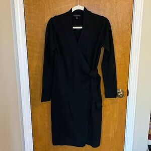 Banana Republic Factory Wrap Knee Length Sweater Dress. Size small. Black.